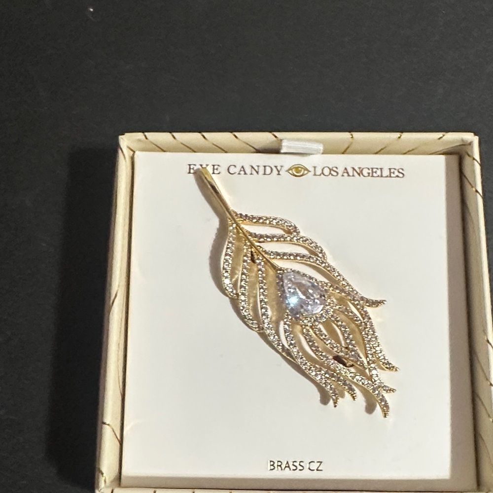 Eye candy Los Angeles leaf brooch on brass
